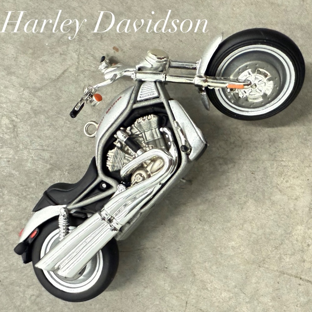 Harley-Davidson Motorcycle Hallmark Ornament 2002 Vrsca V-Rod 6th In Series